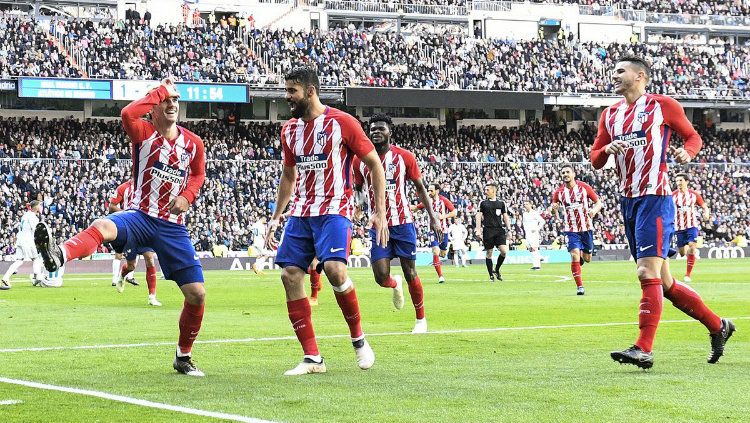 Antoine Griezmann (kiri) dan Diego Costa (tengah). Copyright: © Getty Image