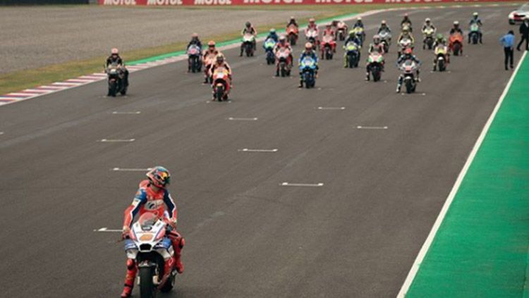 Para pembalap MotoGP start di Argentina. Copyright: © INDOSPORT