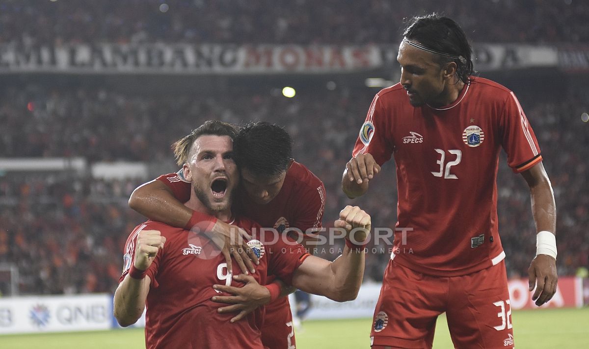 Selebrasi Marko Simic usai mencetak gol ketiga. Copyright: © Herry Ibrahim/INDOSPORT