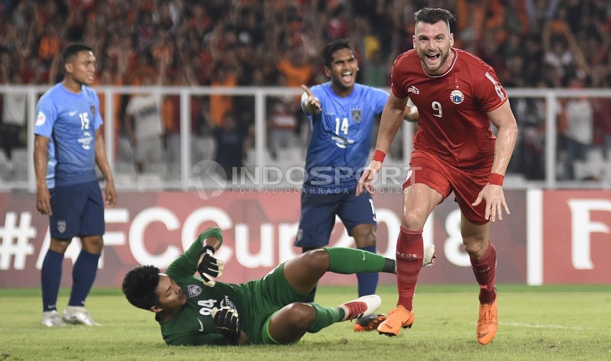 Selebrasi Marko Simic usai mencetak gol kedua. Copyright: © Herry Ibrahim/INDOSPORT