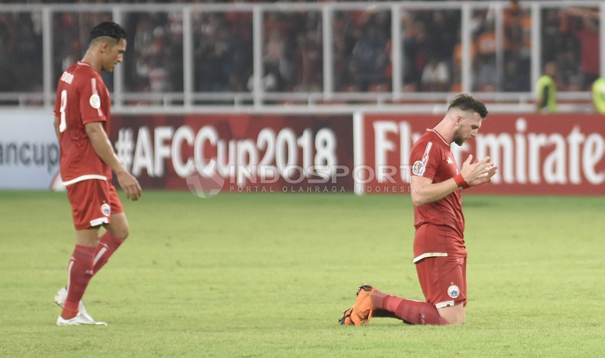 Rasa syukur Marko Simic (kanan) usai pertandingan. Copyright: © Herry Ibrahim/INDOSPORT