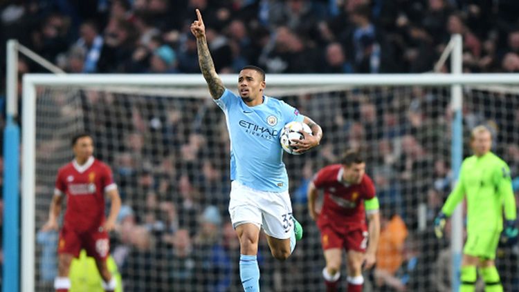 Gabriel Jesus menegaskan ia masih akan terus berseragam Manchester City meski hanya jadi nomor dua di belakang Sergio Aguero. Copyright: © Getty Images