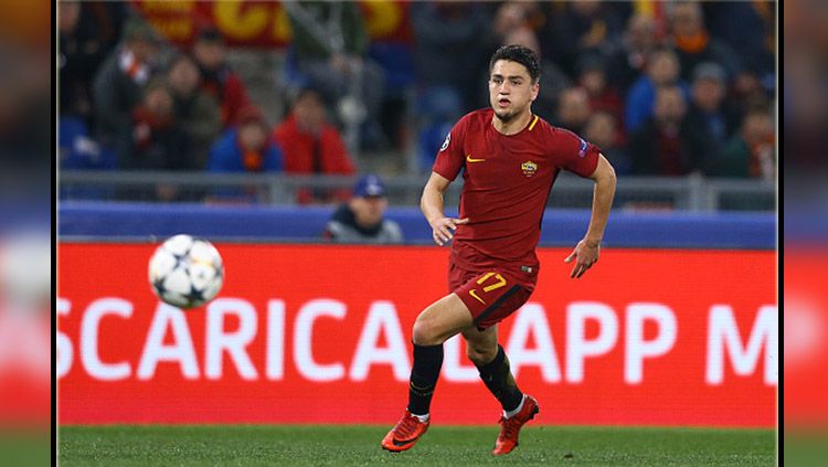 Klub Serie A Liga Italia, AS Roma, dikabarkan bakal melepas Cengiz Under dan ikut dalam perburuan gelandang Inter Milan, Matteo Politano. Copyright: © Getty Images