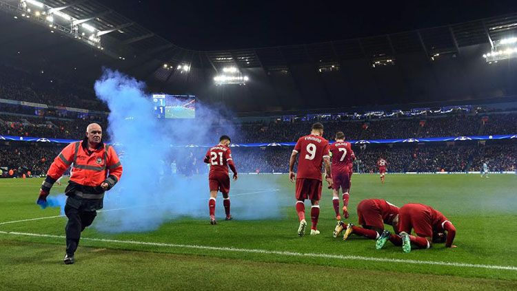 Fans Man City dan Liverpool kedapatan buat keributan Copyright: © Getty Images