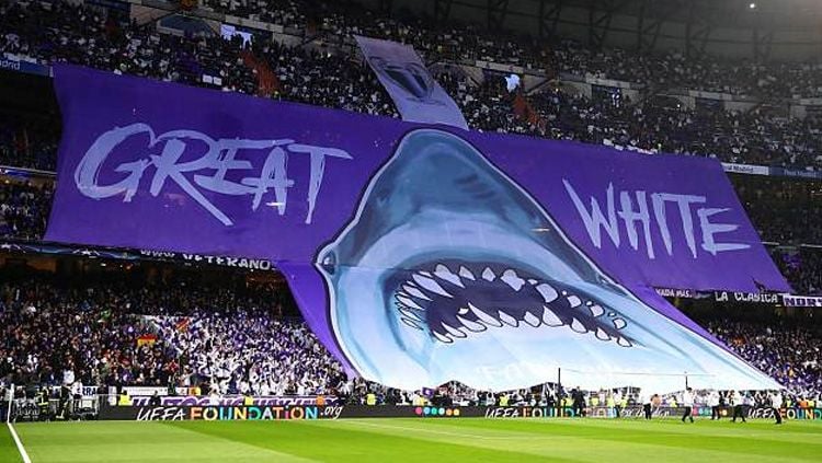 Koreografi ikan hiu dari fans Real Madrid. Copyright: © Getty Images
