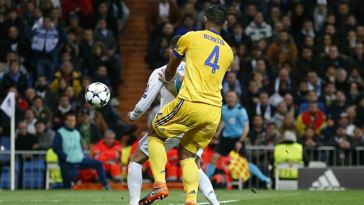 Lucas Vazquez dijatuhkan Mehdi Benatia. Copyright: © Getty Images