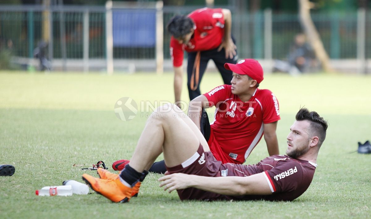 Marko Simic melakukan pemanasan di sesi latihan Persija jelang lawan Borneo FC. Copyright: Â© Herry Ibrahim/INDOSPORT