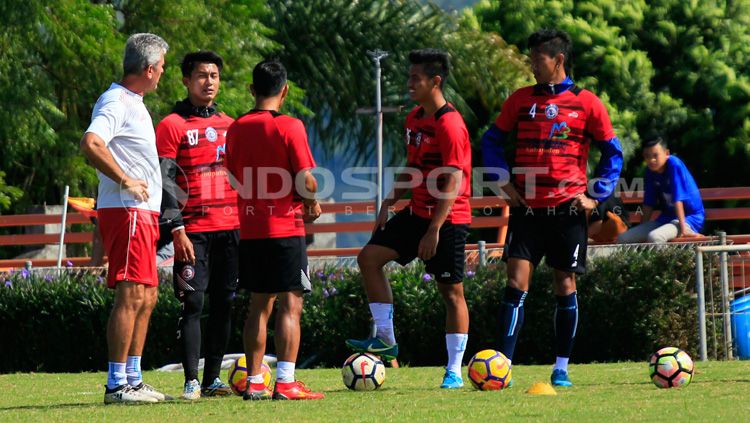 Arema FC saat sedang latihan. Copyright: © Ian Setiawan/INDOSPORT