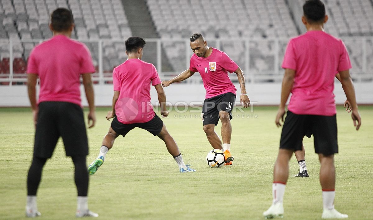 Borneo FC saat latihan jelang lawan Persija Jakarta. Copyright: © Herry Ibrahim/INDOSPORT