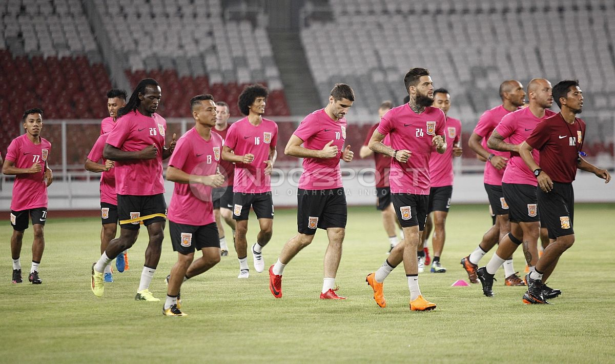 Borneo FC saat latihan jelang lawan Persija Jakarta. Copyright: © Herry Ibrahim/INDOSPORT