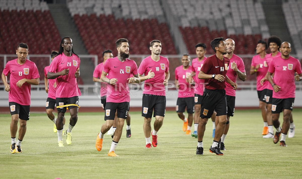 Borneo FC saat latihan jelang lawan Persija Jakarta. Copyright: © Herry Ibrahim/INDOSPORT