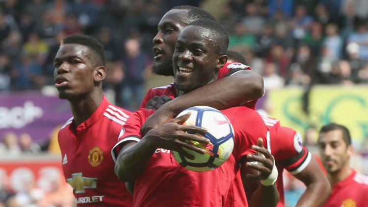Tiga penggawa Manchester United: Paul Pogba, Eric Bailly, dan Romelu Lukaku. Copyright: © england.football
