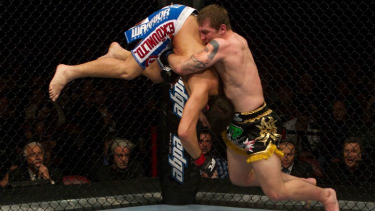 Piledriving dianggap terlalu berbahaya di UFC. Copyright: © UFC