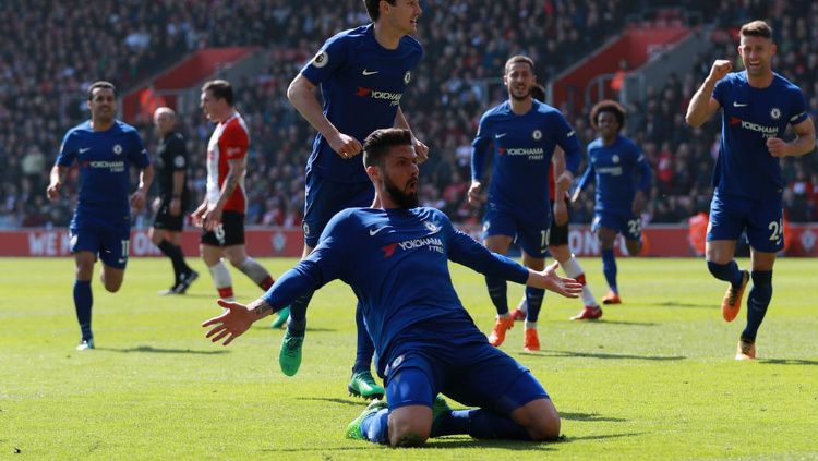 Olivier Giroud menjadi aktor utama dalam comeback Chelsea melawan Southampton (14/04/18). Copyright: © Reuters