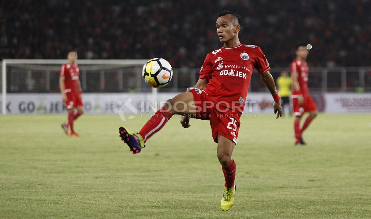 Riko Simanjuntak di laga melawan Borneo FC. Copyright: © INDOSPORT/Herry Ibrahim