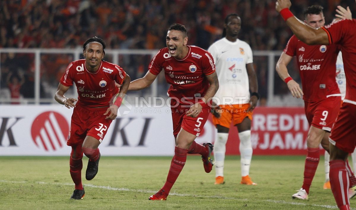 Rohit Chand (paling kiri), pemain bintang Persija Jakarta. Copyright: © INDOSPORT/Herry Ibrahim