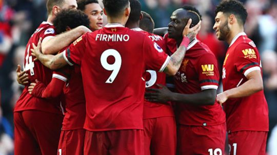 Skuat Liverpool merayakan gol yang dicetak oleh Mohamed Salah. Copyright: © Getty Images
