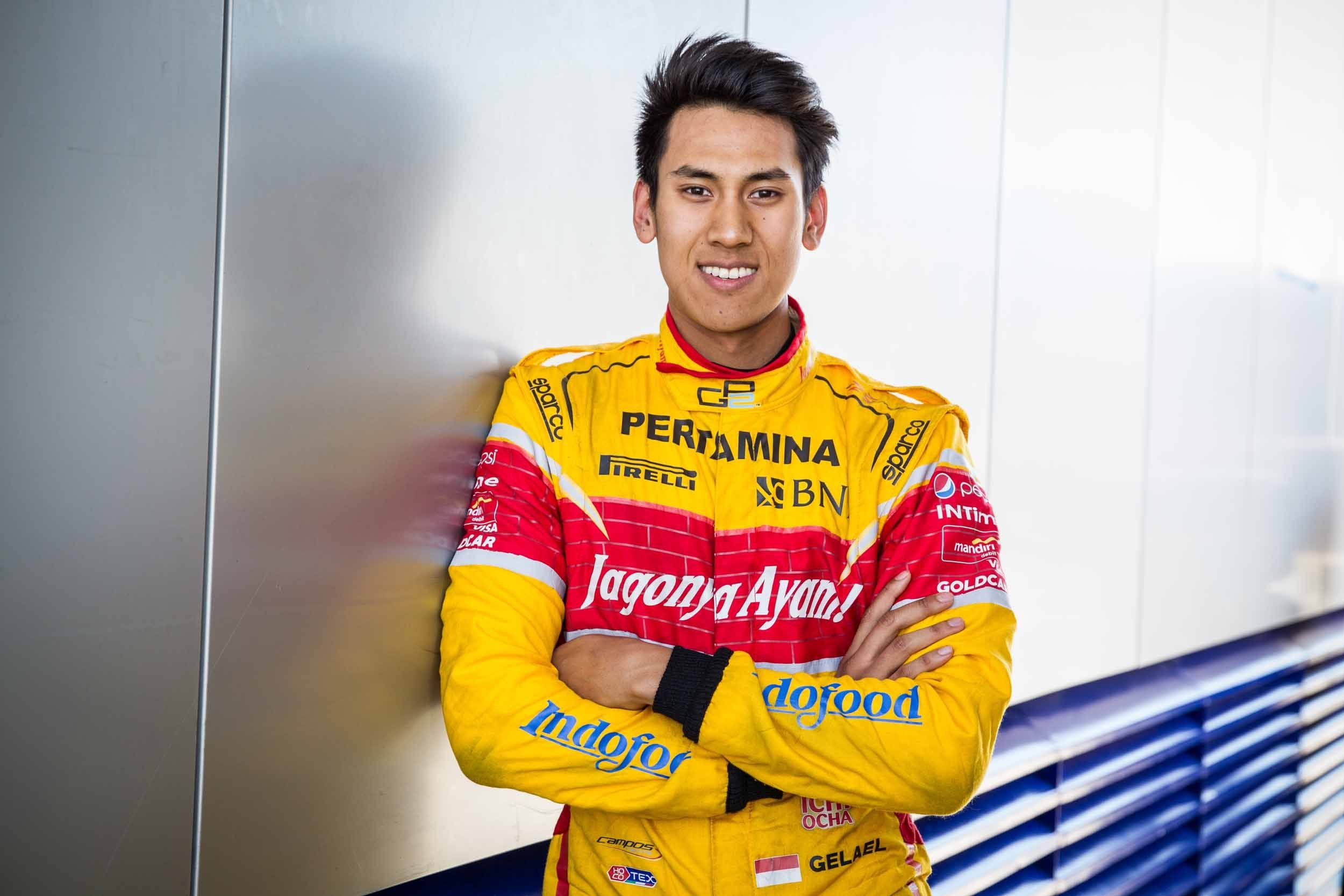 Pembalap Indonesia, Sean Gelael kini tengah menjadi perbincangan lantaran nomor balap barunya yang akan digunakan di Formula 2 (F2) 2020 menuai pro dan kontra. Copyright: © gilabalap.com
