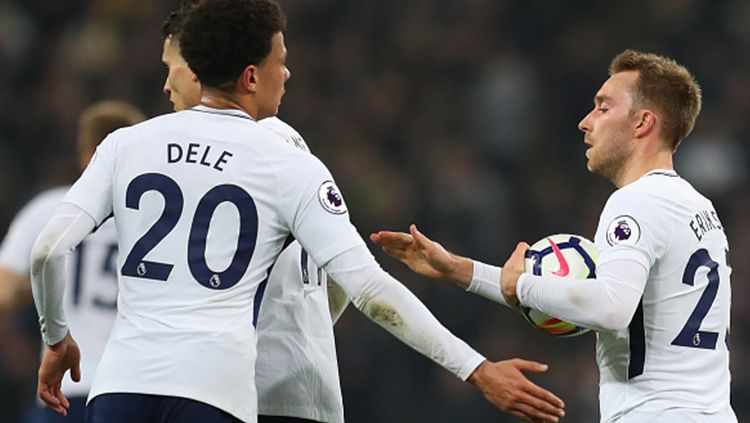 Christian Eriksen mencetak gol hiburan untuk Tottenham Hotspur karena harus takluk 3-1 dari Man City. Copyright: © Getty Images