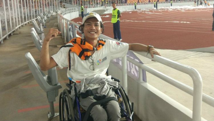 Bambang Pamungkas (kiri) dan The Jakmania penyandang disabilitas Ivo Syahdan (kanan). Copyright: © Instagram/@persijajkt