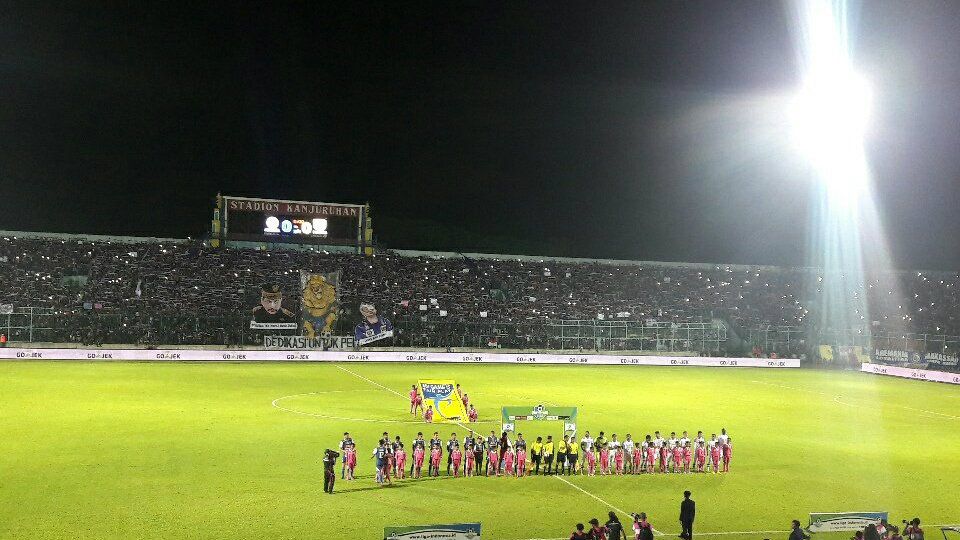 Suasana sebelum kick off Arema FC vs Persib. Copyright: © Twitter/Arema FC