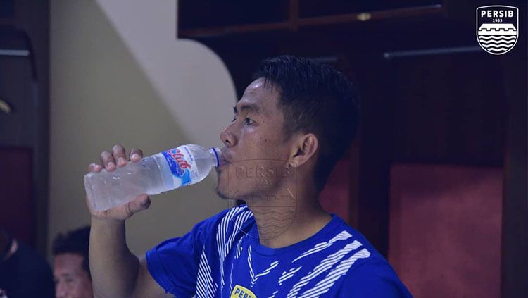 Suasana ruang ganti pemain Persib Bandung di Stadion Kanjuruhan. Copyright: © Twitter @persib.