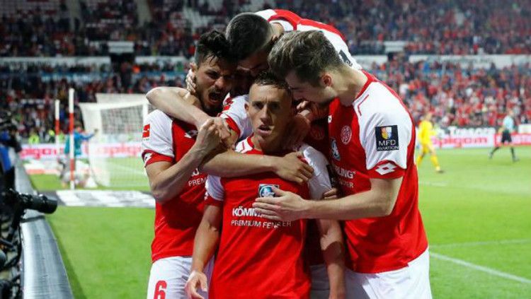 Mainz mengandaskan Freiburg 2-0, sekaligus keluar dari zona degradasi Bundesliga Jerman. Copyright: © REUTERS/Kai Pfaffenbach