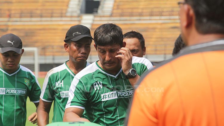Angel Alfredo Vera dan jajarannya saat latihan. Copyright: © Fitra Herdian/INDOSPORT