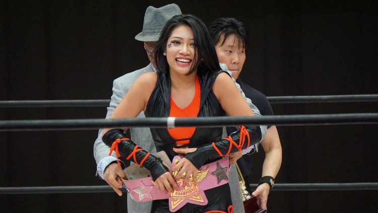Kabar kematian pegulat wanita berdarah Indonesia, Hana Kimura, menuai tanggapan oleh para pegulat WWE seperti Mick Foley dan Nia Jax yang sedih sekaligus marah. Copyright: © twitter