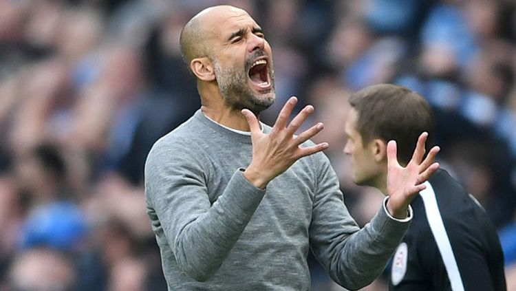 Manchester United meniru apa yang dilakukan Manchester City musim lalu pada Guardiola. Copyright: Â© Internet