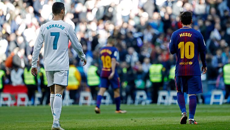 Laporan media Spanyol menyebutkan bahwa Ronaldo menganggap penampilan Messi sebagai 'lelucon'. Copyright: © Getty Images