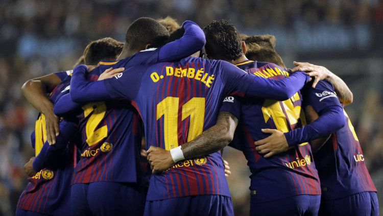 Para pemain Barcelona tengah merayakan gol. Copyright: © Getty Images