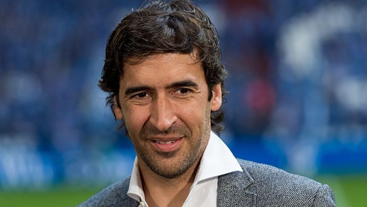 Raul Gonzalez, legenda sepak boa Timnas Spanyol yang dikabarkan telah memiliki lisensi Pro UEFA. Copyright: © Getty Images