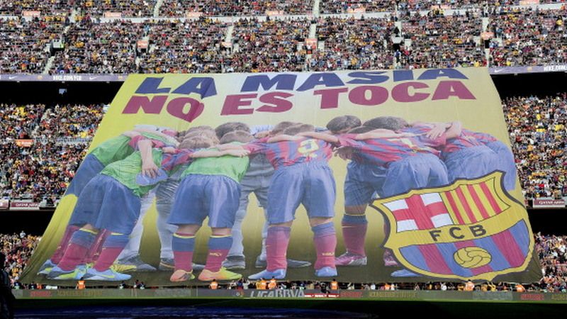 La Masia punya peranan penting bagi Joan Laporta untuk selamatkan raksasa LaLiga Spanyol, Barcelona. Copyright: © Getty Images