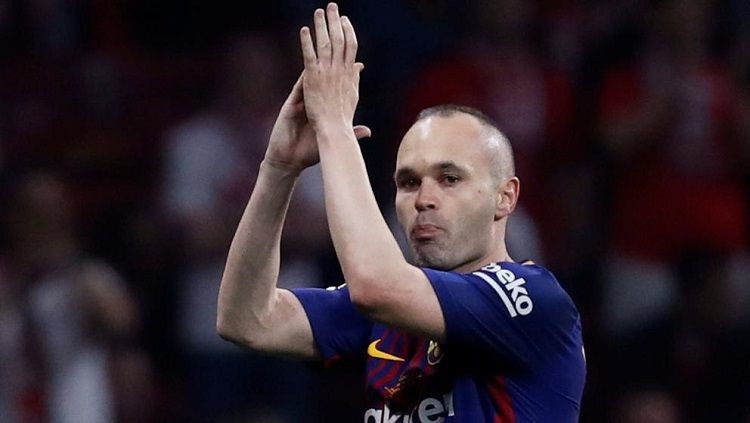 Lionel Messi memecahkan tradisi Barcelona demi Andres Iniesta, bukti ketidakegoisan La Pulga. Copyright: Â© INDOSPORT