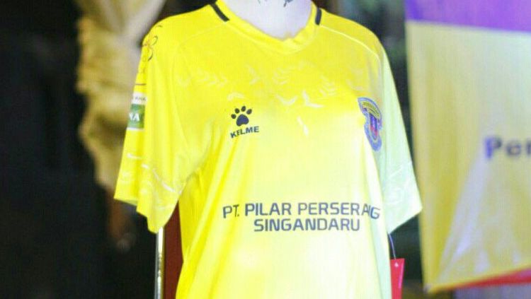 Tampilan jersey anyar Perserang Banten. Copyright: © Perserang Banten