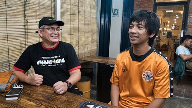Rian Ekky Pradipta atau Ryan D'Masiv bersama Ketum Jakmania, Fery Indrasjarief. Copyright: © rianekkypradipta/Instagram