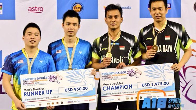 Mohammad Ahsan/Hendra Setiawan berhasil menjadi juara sektor ganda putra dalam turnamen Malaysia Internasional 2018. Copyright: © antoniusagustian/Twitter