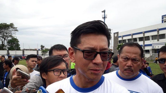 Presiden Madura United, AchsanulÂ Qosasi. Copyright: Â© INDOSPORT/Petrus MDY