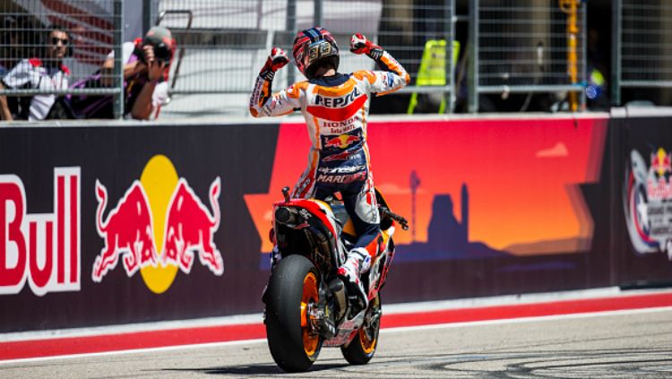 Marc Marquez selebrasi usai juara MotoGP Amerika 2018. Copyright: © Getty Images