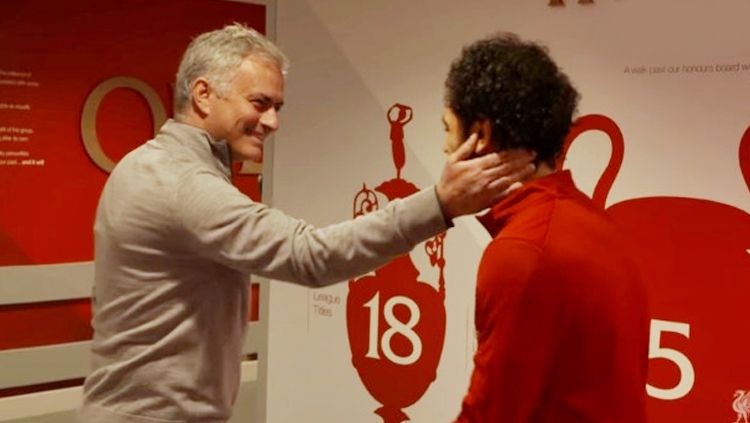 Jose Mourinho dan Mohamed Salah. Copyright: © Getty Image