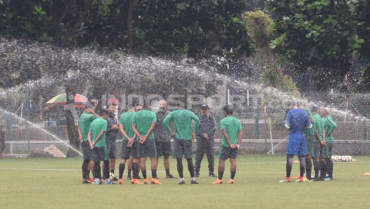 Situasi latihan Timnas Indonesia U-23 jelang mempersiapkan diri menuju ajang Anniversary Cup 2018. Herry Ibrahim Copyright: © Herry Ibrahim/INDOSPORT