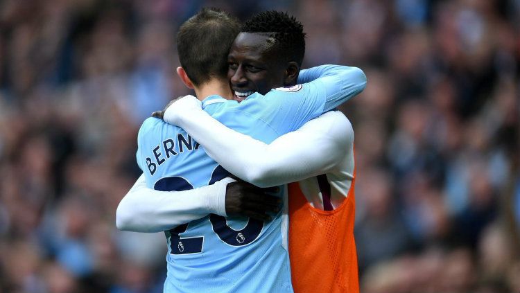 Benjamin Mendy saat menandatangani kontrak bersama Manchester City. Copyright: Â© TwitterManchester CityVerified account @ManCity