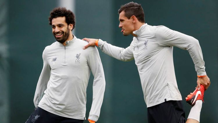 Dejan Lovren terus menjalin hubungan baik dengan bintang Liverpool, Mohamed Salah, meskipun mereka kini sudah tidak lagi satu tim. Copyright: © Getty Image