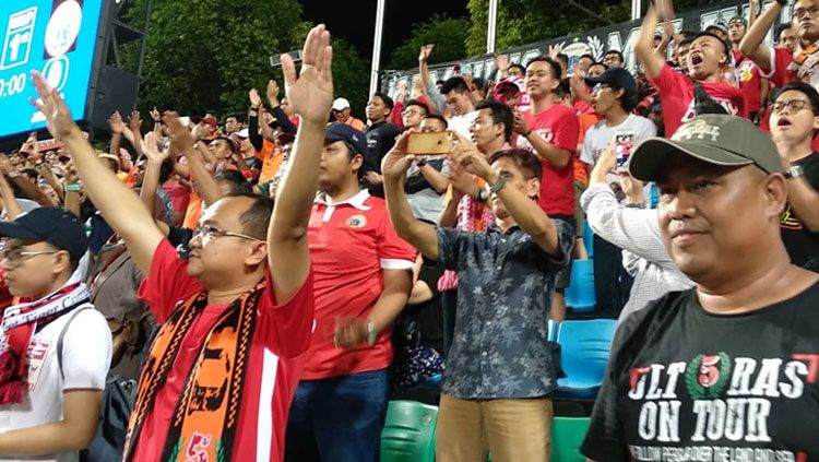 Dukungan Jakmania yang menyaksikan langsung laga Tampines Rovers vs Persija Jakarta di Jalan Besar Stadium. Copyright: © Twitter @GaryKLH