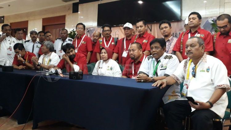 Pengurus KONI Aceh dan Sumut usai memenangkan voting Tuan Rumah PON 2024 Copyright: © Kesuma Ramadhan/INDOSPORT