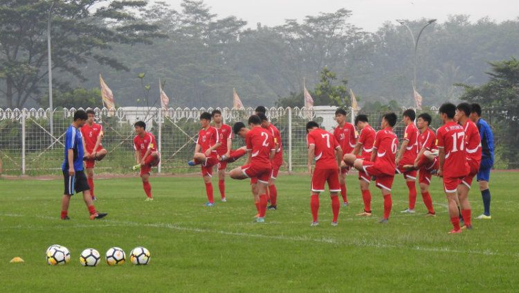 Timnas Korea Utara saat sesi latihan jelang PSSI Aniversay Cup 2018, Rabu (25/04/18) Copyright: © PSSI