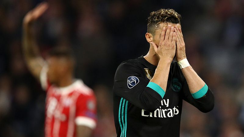 Cristiano Ronaldo tampak kecewa akan performanya. Copyright: © Getty Images