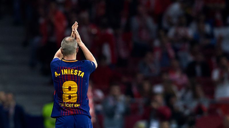 Mantan pemain Barcelona, Andreas Iniesta membuka kembali peluang untuk kembali ke Liga Spanyol (La Liga), Barcelona. Akankah untuk menggeser Xavi Hernandez? Copyright: © Getty Images