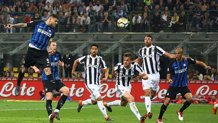 Lewat tandukan, Mauro Icardi membobol gawang Juventus. Copyright: © Getty Image
